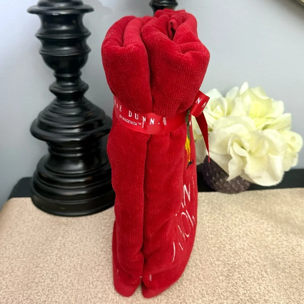 NWT Rae Dunn Set of 2 ELF SANTA! I KNOW HIM! Bathroom Hand Towels